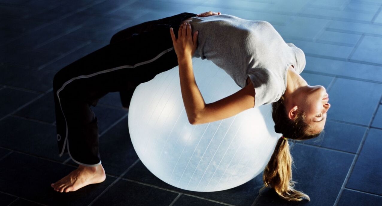 exercise on a fitball for osteochondrosis