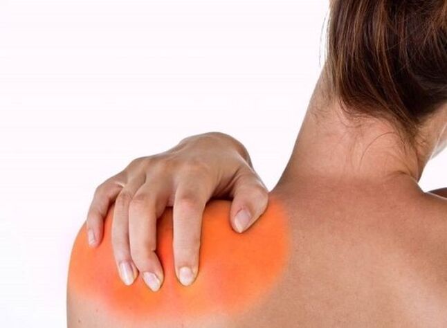Pain under the left shoulder blade is a sign of one of the serious illnesses